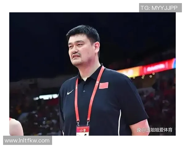 姚明在家安静入睡,享受难得的休闲时光与家庭温暖